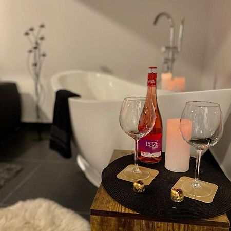 Kiraly Street , Stylish Apartment Budapest Luaran gambar