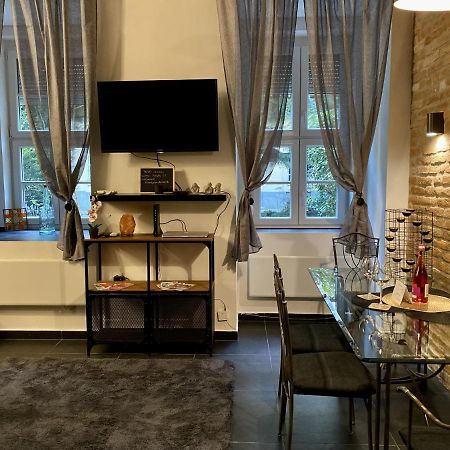Kiraly Street , Stylish Apartment Budapest Luaran gambar