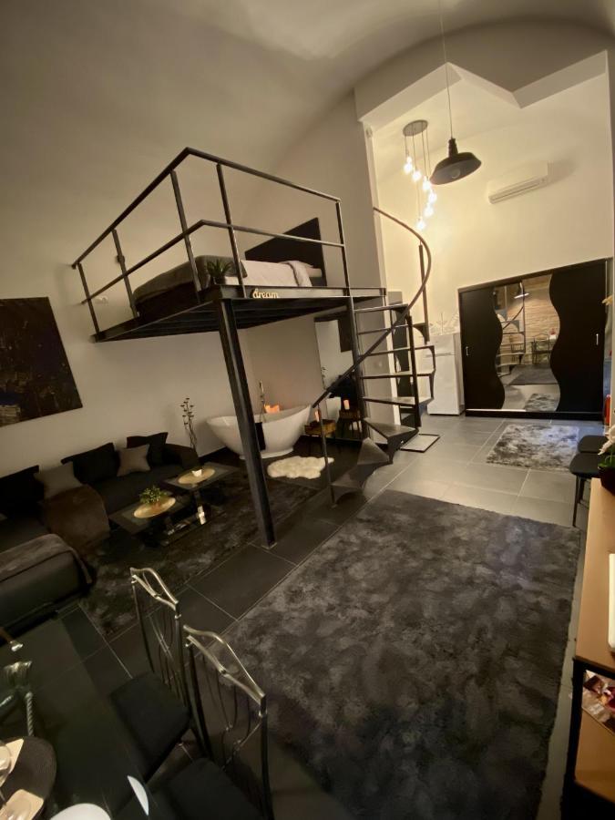 Kiraly Street , Stylish Apartment Budapest Luaran gambar