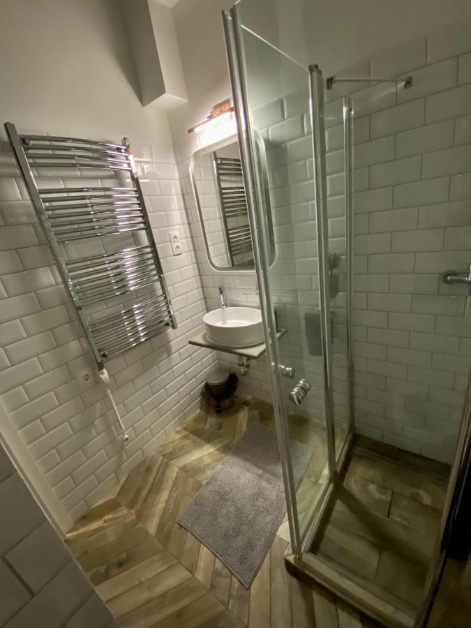 Kiraly Street , Stylish Apartment Budapest Luaran gambar
