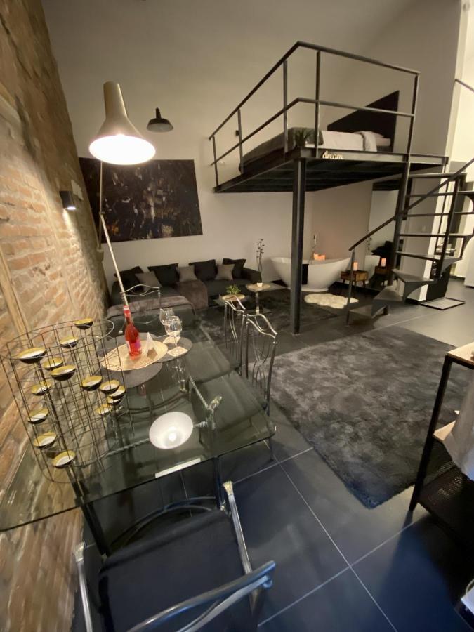 Kiraly Street , Stylish Apartment Budapest Luaran gambar