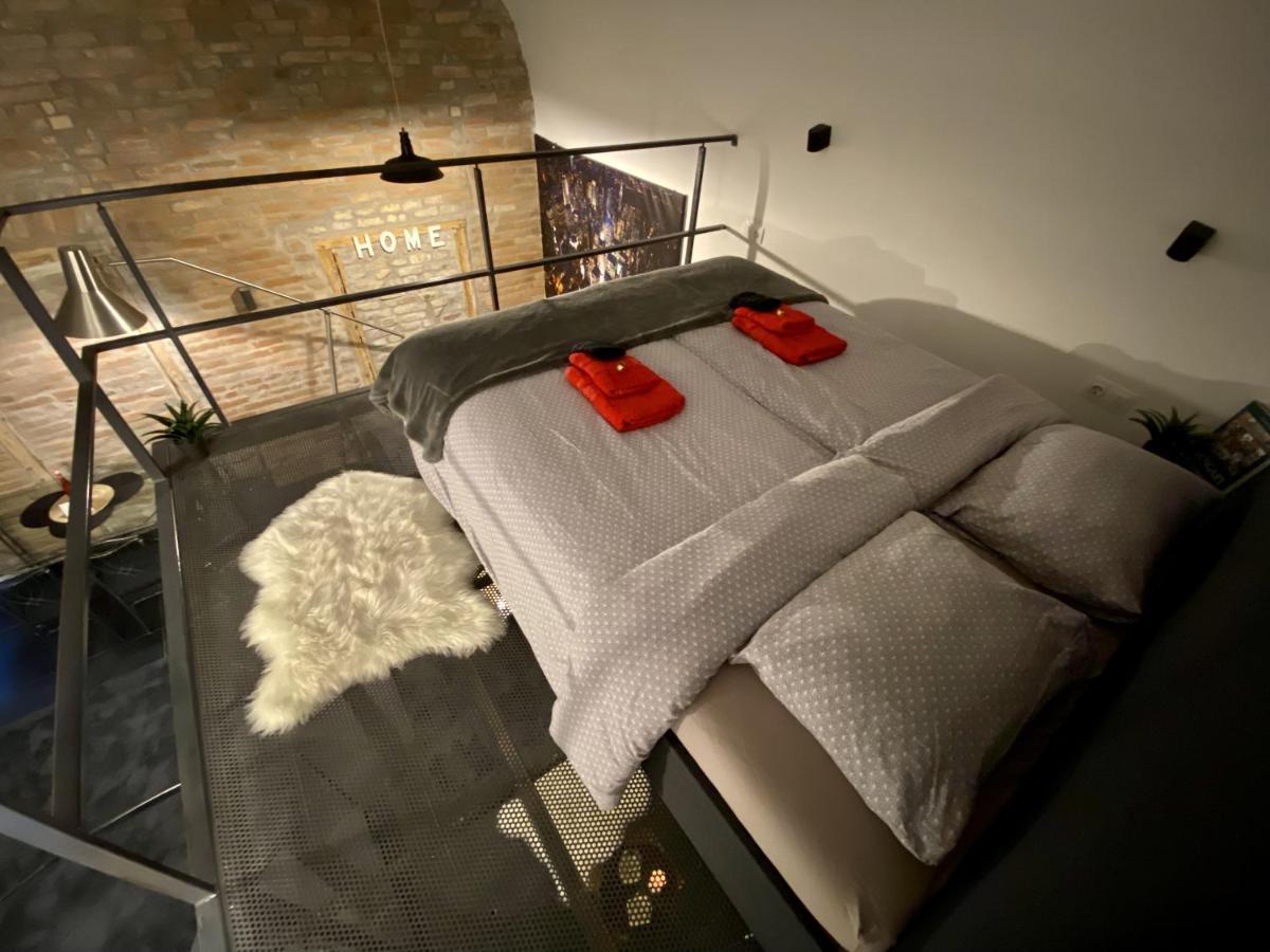 Kiraly Street , Stylish Apartment Budapest Luaran gambar