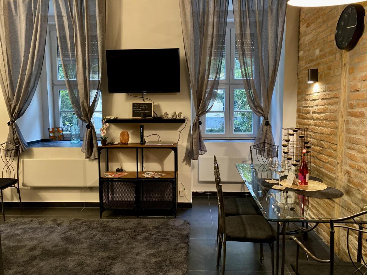 Kiraly Street , Stylish Apartment Budapest Luaran gambar