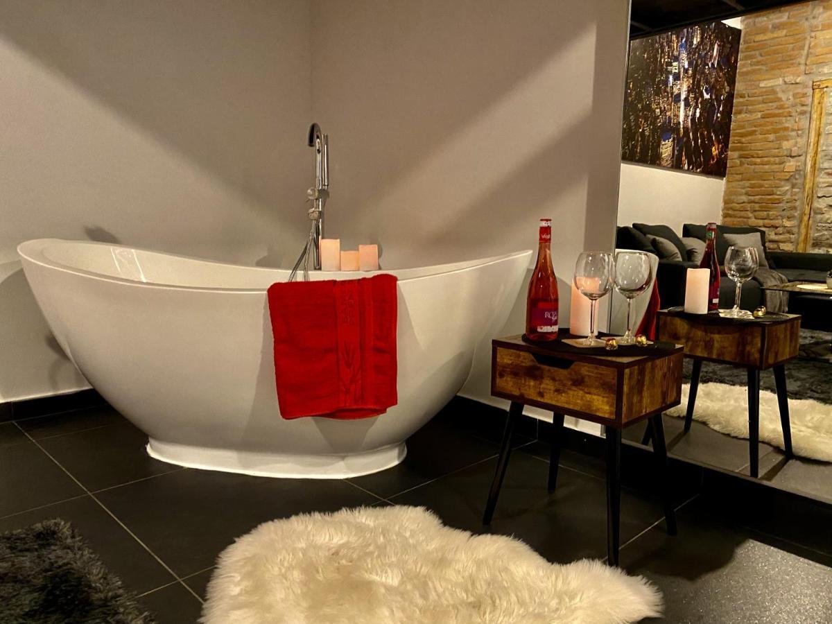 Kiraly Street , Stylish Apartment Budapest Luaran gambar