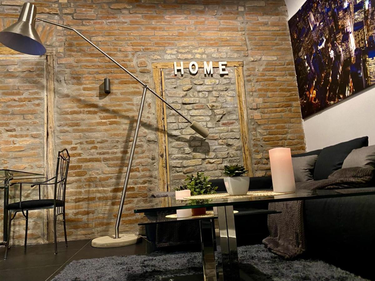 Kiraly Street , Stylish Apartment Budapest Luaran gambar