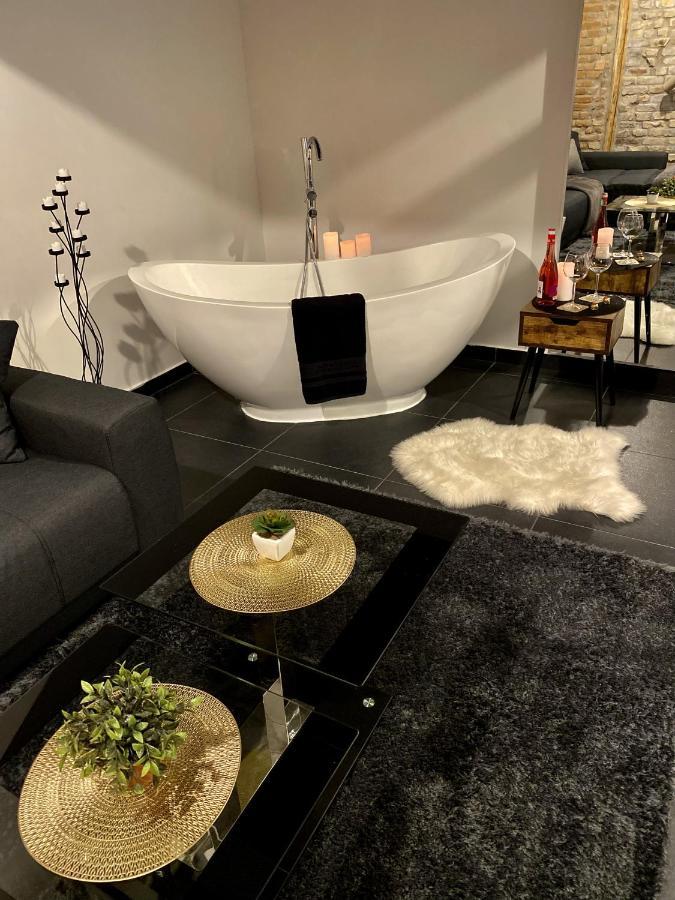 Kiraly Street , Stylish Apartment Budapest Luaran gambar