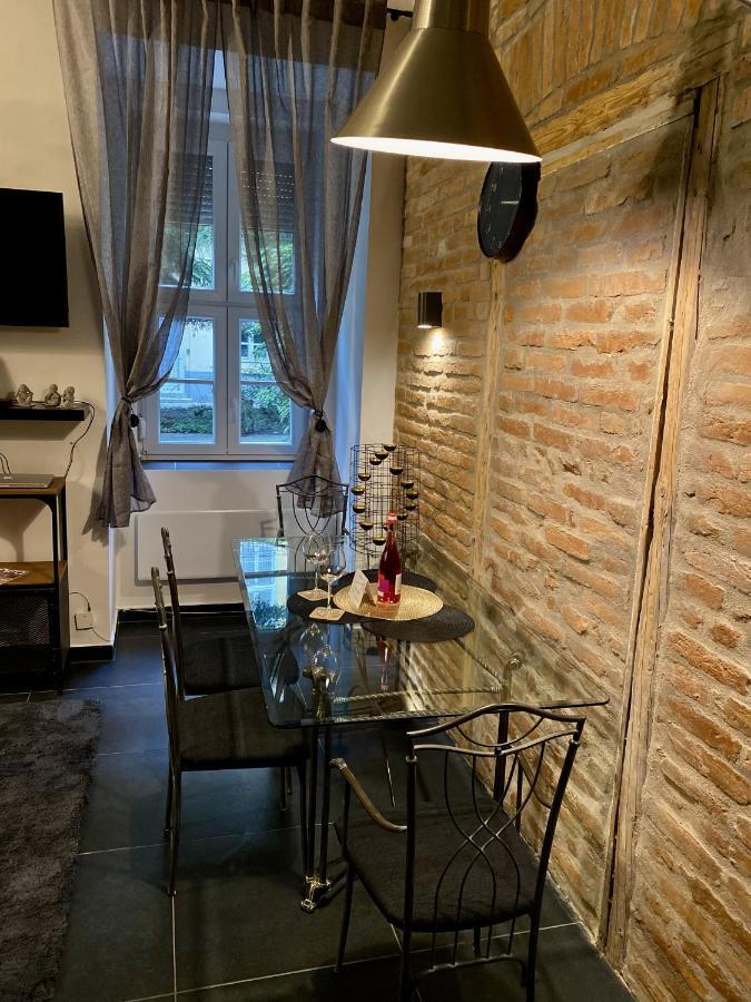 Kiraly Street , Stylish Apartment Budapest Luaran gambar